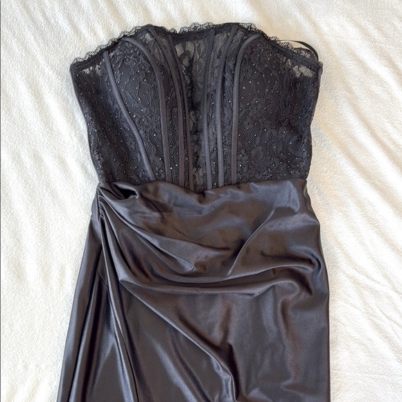 Dresses & Skirts - Elegant Black Lace Evening Dress